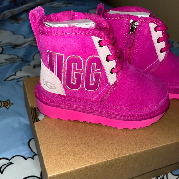 BRAND NEW NEVER WORN! Pink Neumel Graphic embroidered UGG boots! - Picture 1 of 4